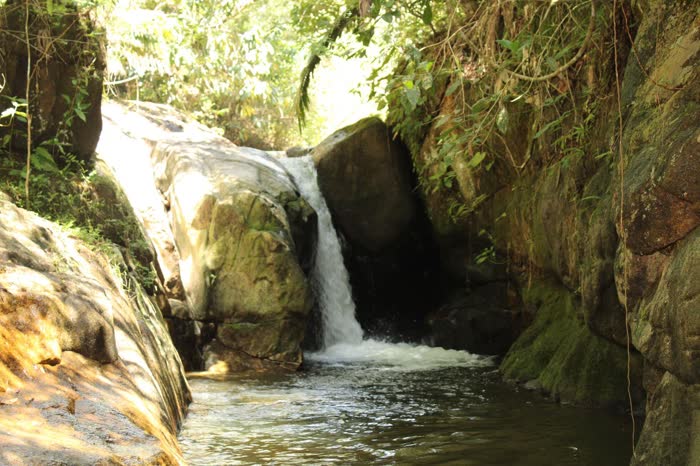 Cachoeira na mata preservada da fazenda